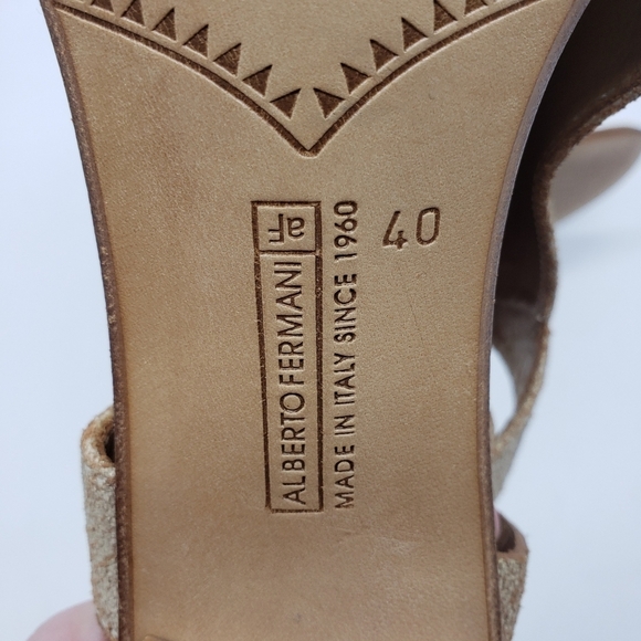 Alberto Fermani heeled sandals Women EU 40 gold crackle leather side buckle - Picture 10 of 11